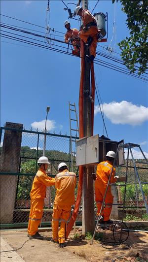 Đảm bảo nguồn điện tưới tiêu cho khu vực thị trấn Mađaguôi (Đạ Huoai, Lâm Đồng)